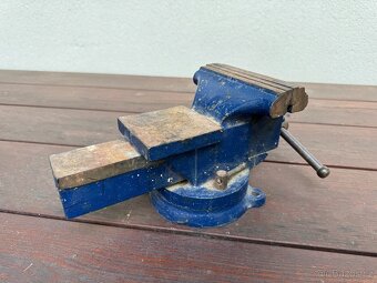 Dílenský otočný svěrák 150mm - 4