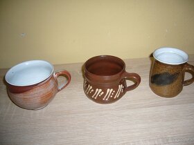 Různé hrnky a skleničky. - 4