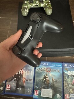 PS4 PRO 1TB + 2 ovladače + hry (Pravidelně čištěný) - 4