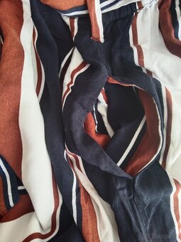 Primark kratší širší letní dámské kalhoty velikost S. - 4