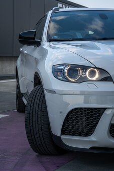 BMW X6 xDrive 50i 4.4 V8 300kW - 4