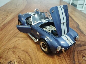 Shelby Cobra 1/18 Road Tough - 4