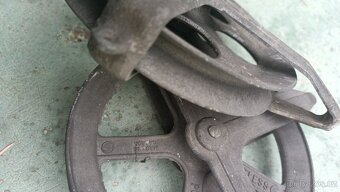 Prodam 2 kladky na dlouhou prádelní šňůru - 4