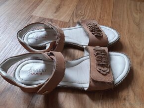 kožené sandále Lasocki vel. 36 + žabky zdarma - 4