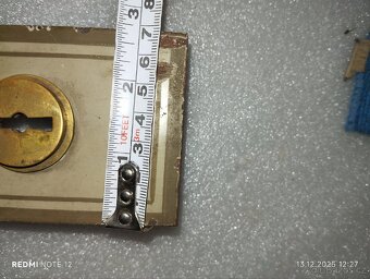 Masivní dveřní kování na 2 klíče. - 4