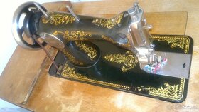 Historický šicí stroj ROYAL - 4