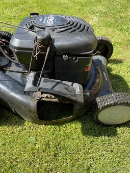 BENZÍNOVÁ SEKAČKA S POJEZDEM - 4