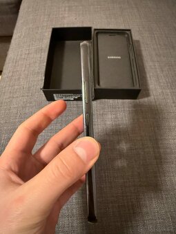 Samsung Galaxy S22 - 4