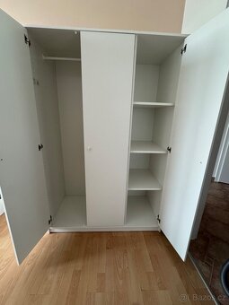 Třídveřová skříň - 4