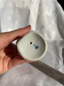 Porcelánová soška baletky s krajkovou sukní - 4
