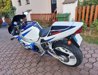 Suzuki GSXR 750 - 04/2002 - 4