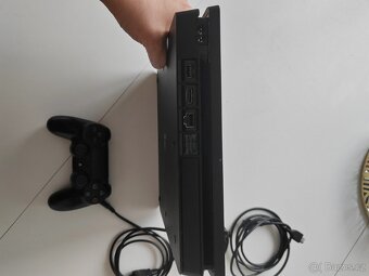 PS 4 slim - 4