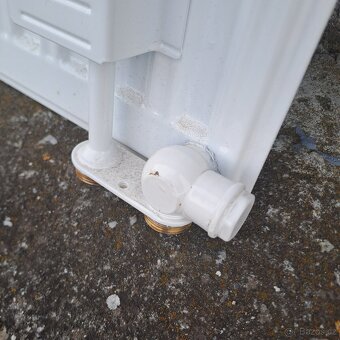 Deskový radiátor - spodní plnění - 4