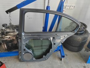 ŠKODA OCTAVIA II/2 LIFTBACK- pravé zadní dveře - 4