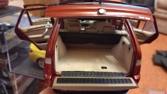 1:18 bmw X5 - 4