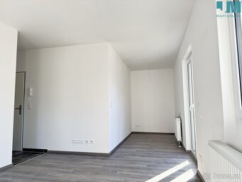 Moderní byt 1+kk 29 m2 s vlastní zahradou a parkovacím stání - 4