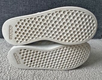 Tenisky Adidas metalické, vel. 35 - 4