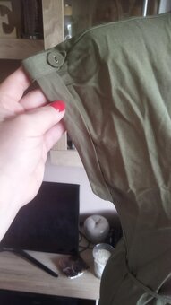 Krásné zelené šaty na knoflíky s páskem XL - 4