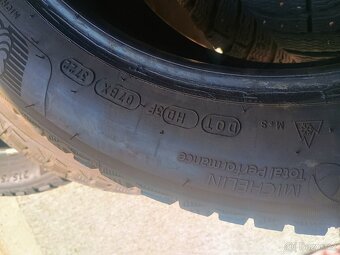 Sada zimní pneu Michelin 215/55/17 hroty - 4