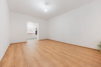 LUXUSNÍ NOVÝ Byt 2+1 70m2 Židlochovice-centrum; 3 metrové st - 4