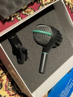 AKG D112 - 4