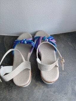 Dámské sandále na klínku 41 - 4