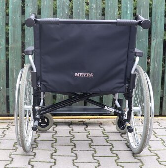 033-Mechanický invalidní vozík Meyra. - 4