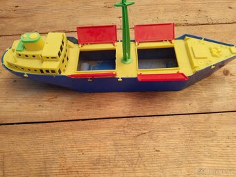Stará plastová retro loď, 70-léta - 4