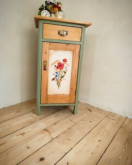 NOČNÍ / ODKLÁDACÍ STOLEK po renovaci - 4