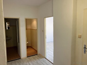 Prostorný byt 3+1 v centru Broumova po rekonstrukci - 4