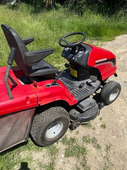 Zahradní traktor Honda dvouválec - 4