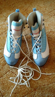Prodám téměř nové dámské/dětské bruslařské boty vel 36 - 4