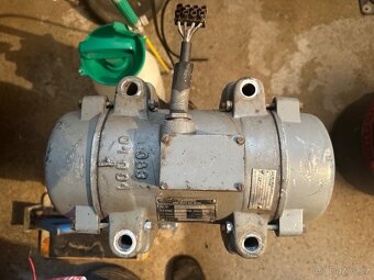 Vibrační asynchronní motor 400V - 4