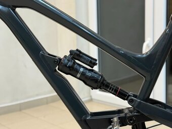 YT CAPRA mk2 27,5 custom al black magic XL (jako L jine znac - 4