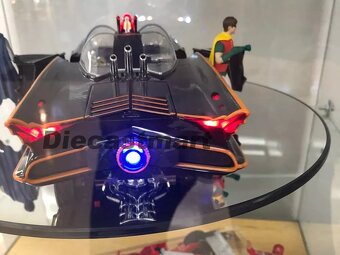 Batmobile 1/18 se svetly a figurkami Batman a Robin - 4