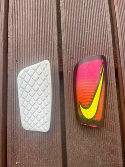 Fotbalové chrániče Nike Mercurial lite - 4