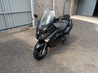 Piaggio xevo 125 Cz doklady v ceně Černý 1 - 4