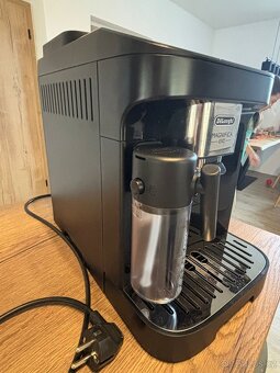 Kávovar DeLonghi Magnifica - 4