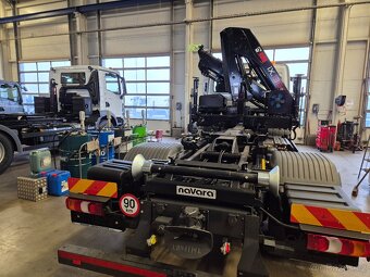 MERCEDES NOSIČ KONTEJNERU + HYDRAULICKÁ RUKA - 4