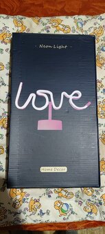 Růžové neónové světlo - 4