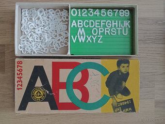 RŮZNÉ STARÉ RETRO HRAČKY - 4