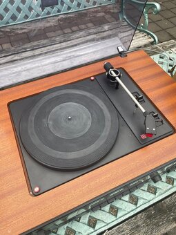 Gramofon Tesla s reproduktory - 4