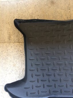 Toyota Yaris - praktická vana do kufru - 4