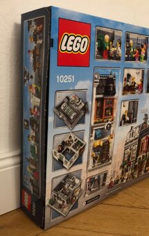LEGO 10251 Brick Bank - 4