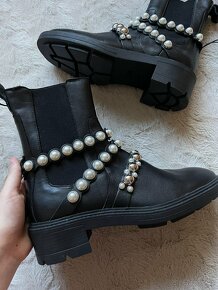 Černé kožené kotníkové boty Zara se zdobením - vel.38 - 4