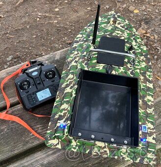 Maskáčová loďka s GPS k zavážení (12000Ah) + ZDARMA OBAL - 4