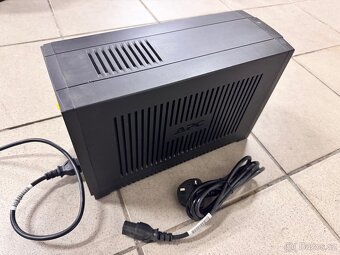 Záložní zdroj UPS APC 1400 - 4
