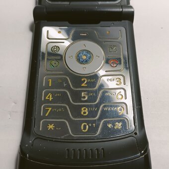 Motorola V3, mobilní telefon - 4