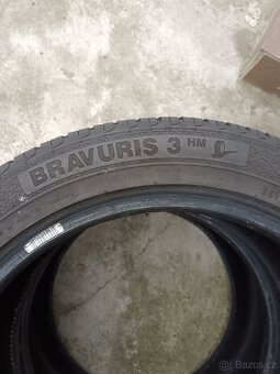 235/45R17 - 4