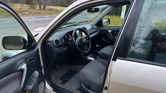 Toyota RAV4 - 4